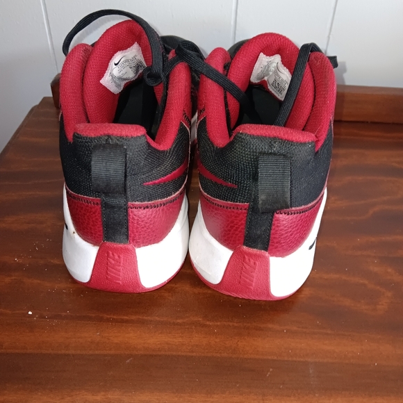 Nike Shoes Mens 7 Fly By Mid 2 Black Gym Red Basketball Sneakers - Picture 5 of 6